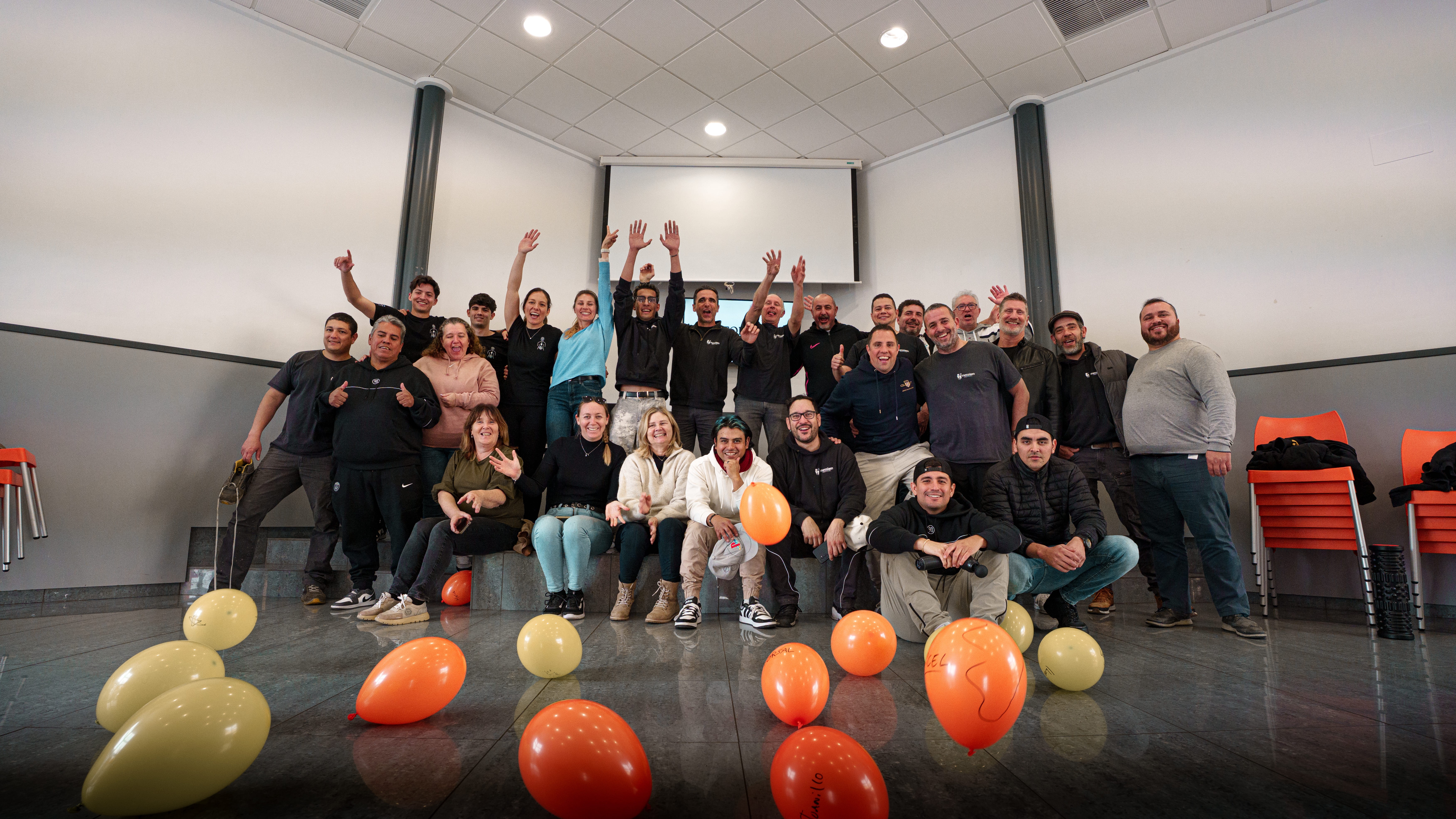 Equipo FORSAL impartiendo formación de salud en la empresa